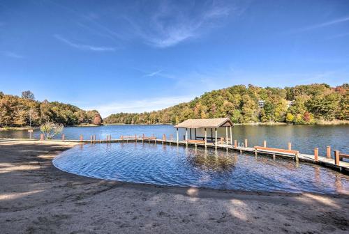 Stunning Blue Ridge Mtn Views! Brevard Chalet in 布里瓦德