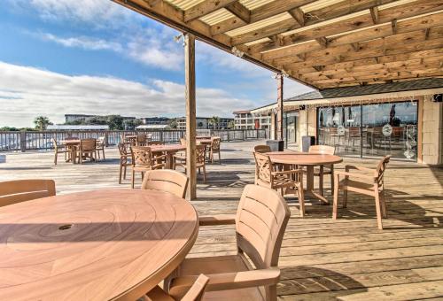 Hilton Head Villa with Balcony Walk to Beach! - image 3