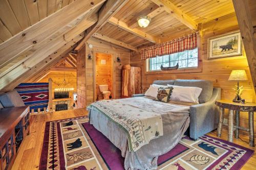 Waynesville Above the Clouds Mtn Cabin with Balcony! - image 7