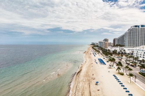 Luxe Beachfront Ft Lauderdale Resort Condo with Pool! - image 13