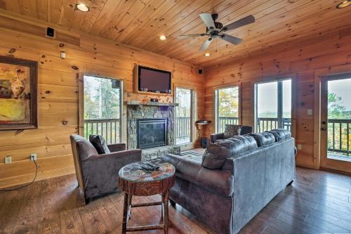 Mountain View Cabin with Hot Tub Less Than 5 Mi to The Strip - image 2