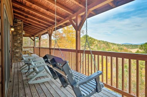 Smoky Mountain Views and Hot Tub Spacious Cabin! in Oldham (TN)