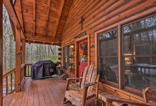 Cherry Log Cabin 10 Min to EllijayandBlue Ridge!