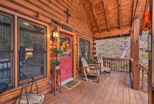 Cherry Log Cabin 10 Min to EllijayandBlue Ridge!