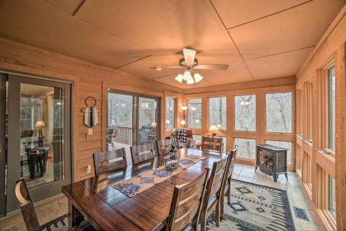 Beautiful Rustic Massanutten House with Game Room!