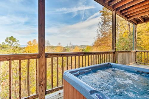 Smoky Mountain Views and Hot Tub Spacious Cabin! in Oldham (TN)