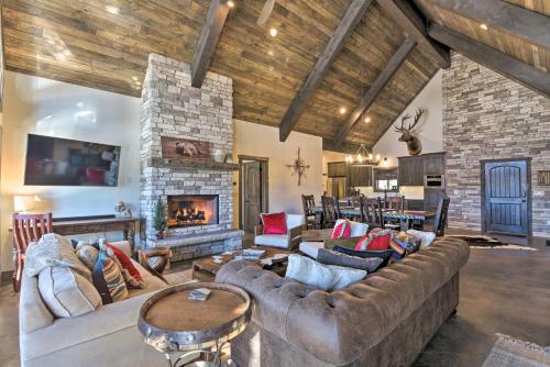 Custom Mountain Home Views Hot Tub and Fire Pit! - image 2