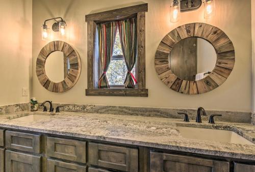 Custom Mountain Home Views Hot Tub and Fire Pit! - image 8