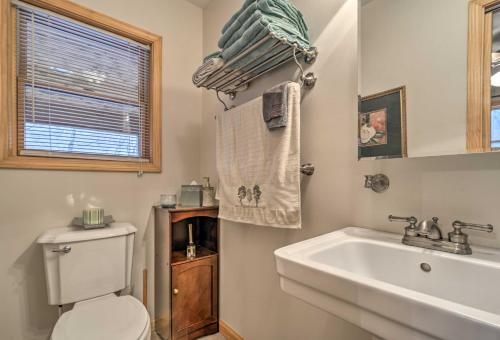 Cabin with Hot Tub and Mtn View 6 Mi to Snowshoe Resort - image 9