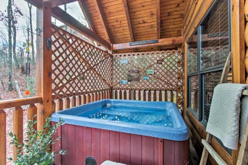 Cozy Smoky Mtn Cabin with Many Nearby Attractions! - image 9