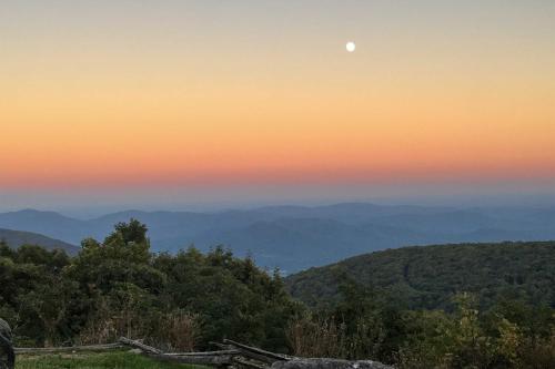 Wintergreen Resort Retreat with Hot Tub!