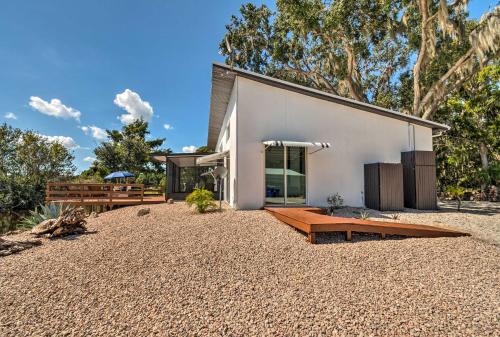 Modern Lakefront Retreat 5 Mins to Sebring Raceway - image 3