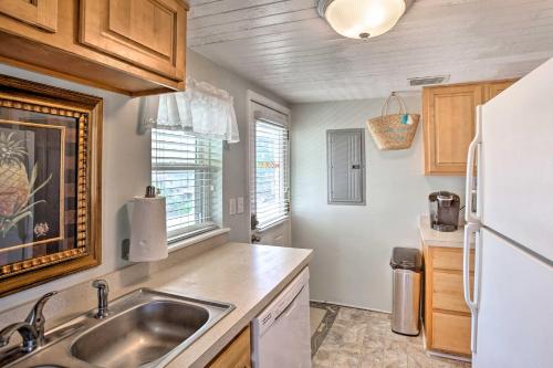 Old School Fernandina Beach Duplex with Ocean View! - image 8