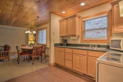 North Carolina Abode - Hot Tub, Foosball and Grill! in Zirconia, USA