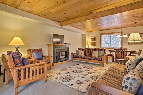 North Carolina Abode - Hot Tub, Foosball and Grill! in Zirconia, USA