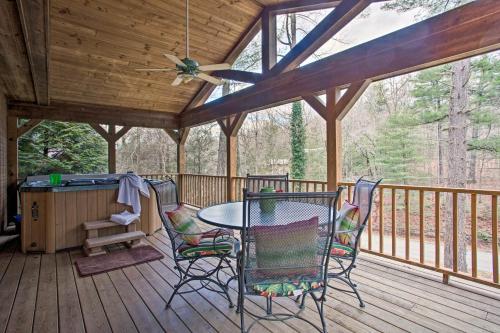 North Carolina Abode - Hot Tub, Foosball and Grill! in Zirconia, USA