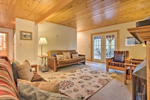 North Carolina Abode - Hot Tub, Foosball and Grill! in Zirconia, USA