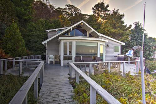 Lakefront Montague Cottage on a Private Beach! - image 3