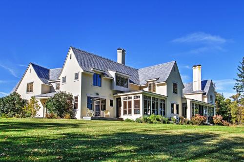 Stunning South Hero Home on Lake Champlain with View in South Hero, USA