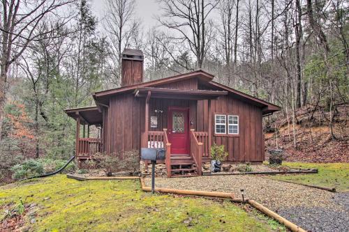 Private Gatlinburg Cabin Pet Friendly with Hot Tub! in Gatlinburg, USA