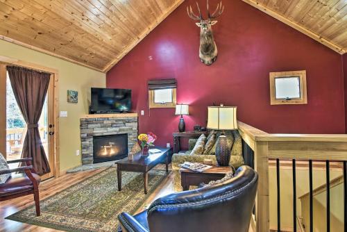 Elk Path Cabin with Hot Tub and Deck Near Asheville!