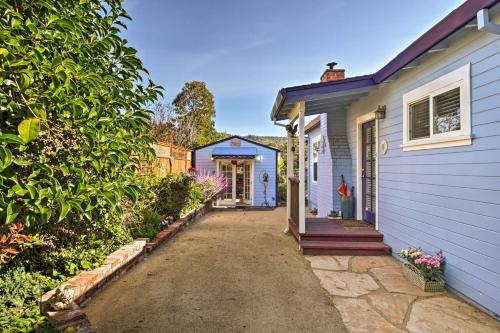 Romantic Casita with Garden and Deck 2 Miles to Plaza! in Boyes Hot Springs (CA)