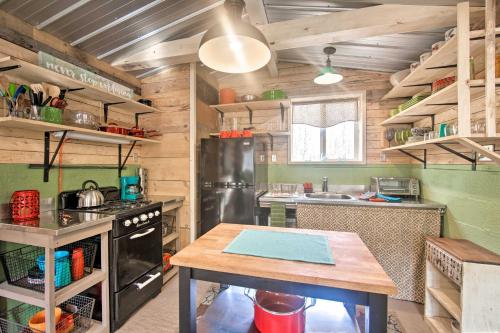 Creekside Stoney Cabin - 15 Min to Harrisburg - main image