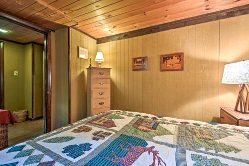 Pocono Lake Home with Kayak Canoe Pvt Beach and Dock - image 4