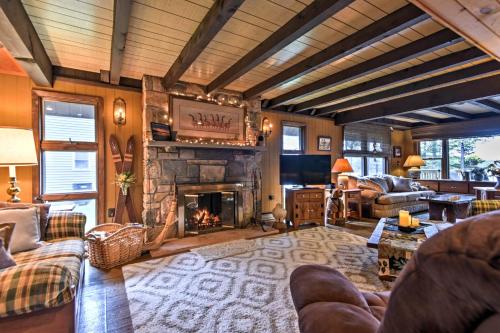 Pocono Lake Home with Kayak Canoe Pvt Beach and Dock - image 9