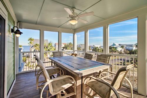 St Helena Island Home with Golf Cart - Walk to Beach! - image 4