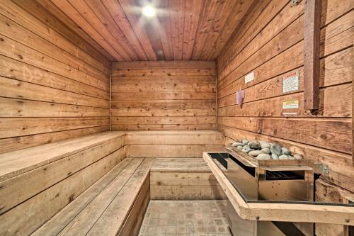 The Mammoth Lodge by Hiking, Lakes, Skiing and More!