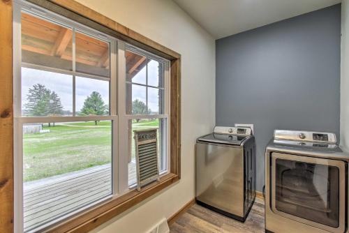 Luxe Lakefront Wisconsin Dells Home with Private Dock - image 12