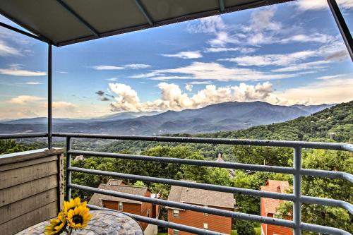 . Bears Den in the Sky Condo Less Than 4 Mi to Gatlinburg