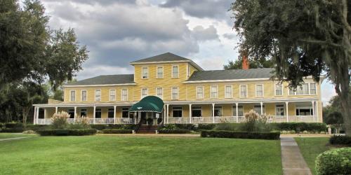 Lakeside Inn on Lake Dora