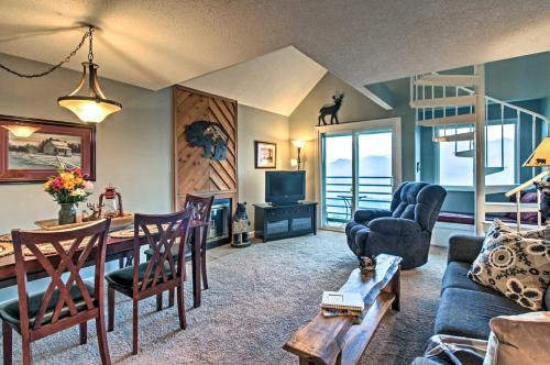 Bears Den in the Sky Condo Less Than 4 Mi to Gatlinburg in Gatlinburg, USA