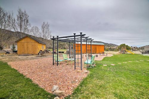 Rustic Cabin Near Palisade State Park with Deck!