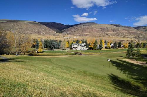 Upscale House on EagleVail Golf Course with Hot Tub! - image 5