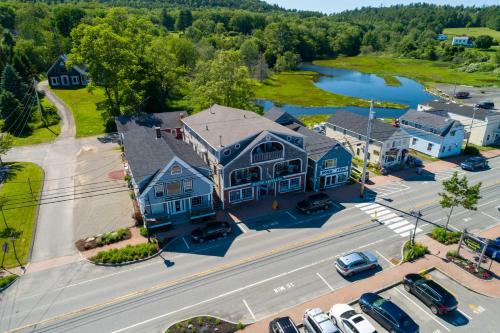 Spacious Lincolnville Penthouse - Walk to Beach! - image 2