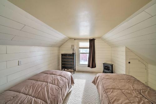 The Farmstead - Historic and Rustic on 10 Acres! - image 3