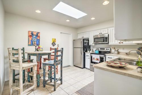 Mountain-View Albuquerque Townhome with Patio! in Albuquerque East