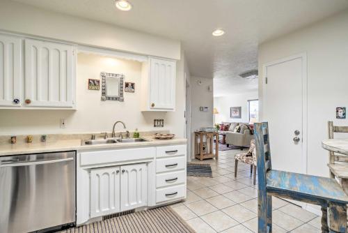 Mountain-View Albuquerque Townhome with Patio! in Albuquerque East