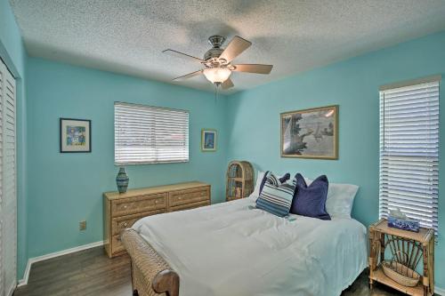 Pet-Friendly Home with Fire Pit - 10 Mins to Gulf! - image 3