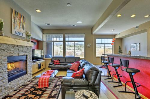 Silverthorne Townhome with Hot Tub and Mountain Views! in Silverthorne, USA