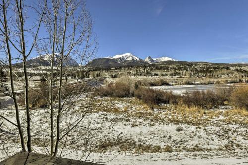 Modern Silverthorne Townhome with Hot Tub and Mtn Views - image 6