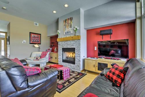 Silverthorne Townhome with Hot Tub and Mountain Views! in Silverthorne, USA