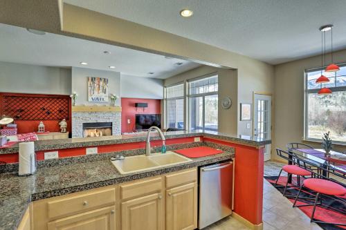 Silverthorne Townhome with Hot Tub and Mountain Views! in Silverthorne, USA