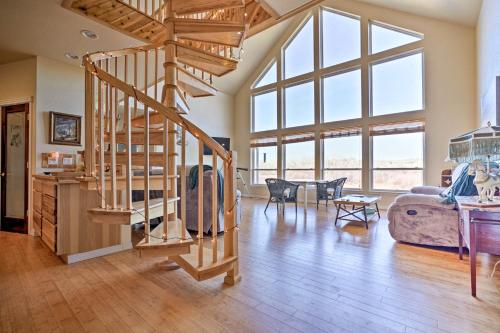 . Marsing Riverfront Home in the Boise Wine Region!