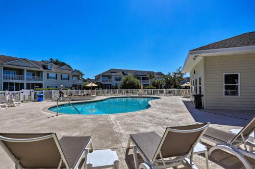 Swimmingpool, Beautiful Myrtle Beach Condo on Golf Course with Pool in Parkland