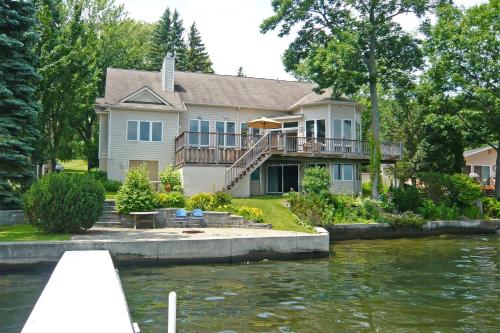 Lakefront Honeoye Lake Home with Seasonal Hot Tub - image 7