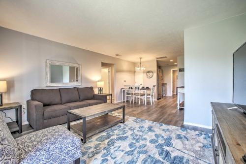 Cozy Condo with Pool Access in the Heart of Branson! in Branson, USA